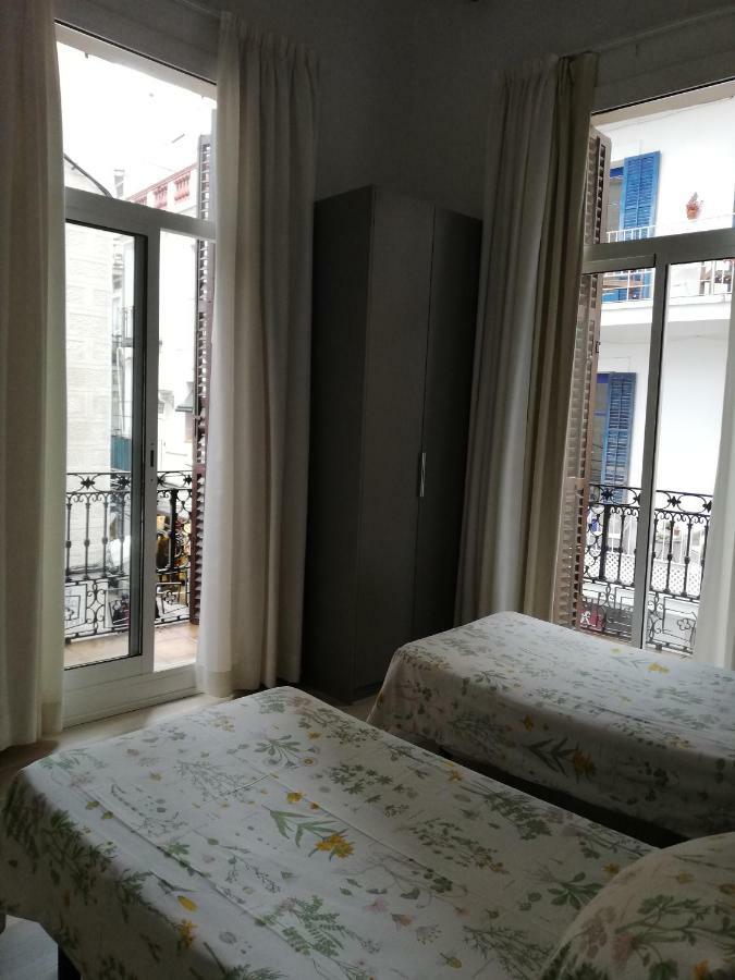 سيدجيس Hostal Parellades المظهر الخارجي الصورة