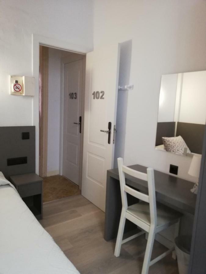 سيدجيس Hostal Parellades المظهر الخارجي الصورة